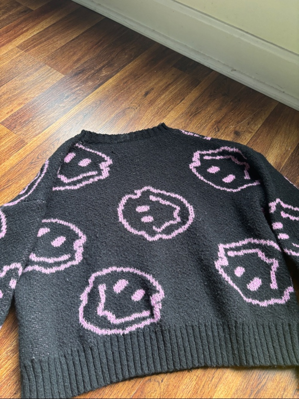 Black & Pink Smiley Knit Sweater - Women's Crewneck